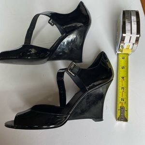 Lacquer black heel pump with strap  by Nine West. Pre-owned in good condition 8M